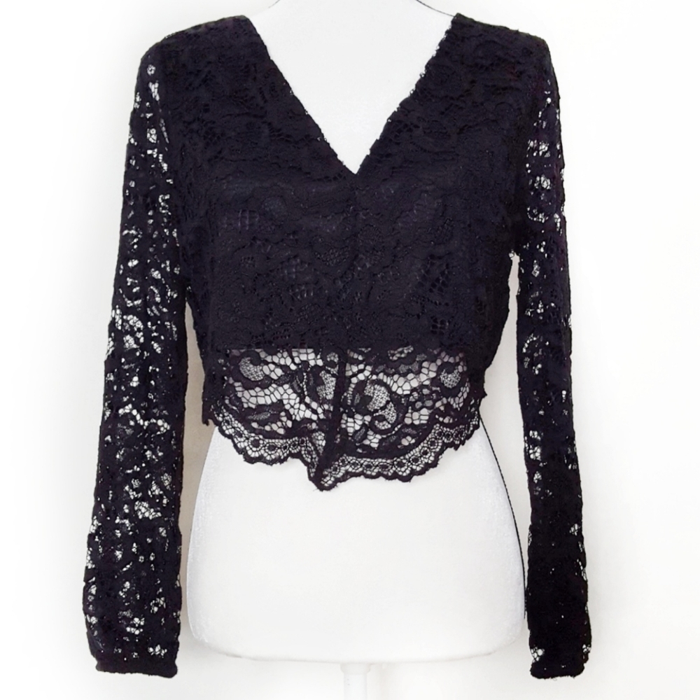 🚫SOLD🚫Zara Collection Floral Lace Crop Top Black